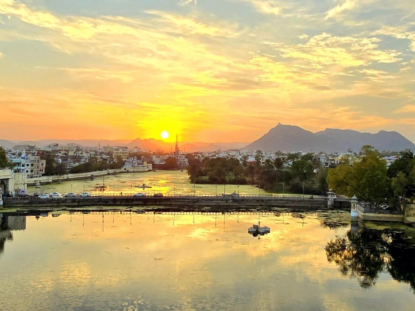 Antariksh Hotel Udaipur Bagian luar foto