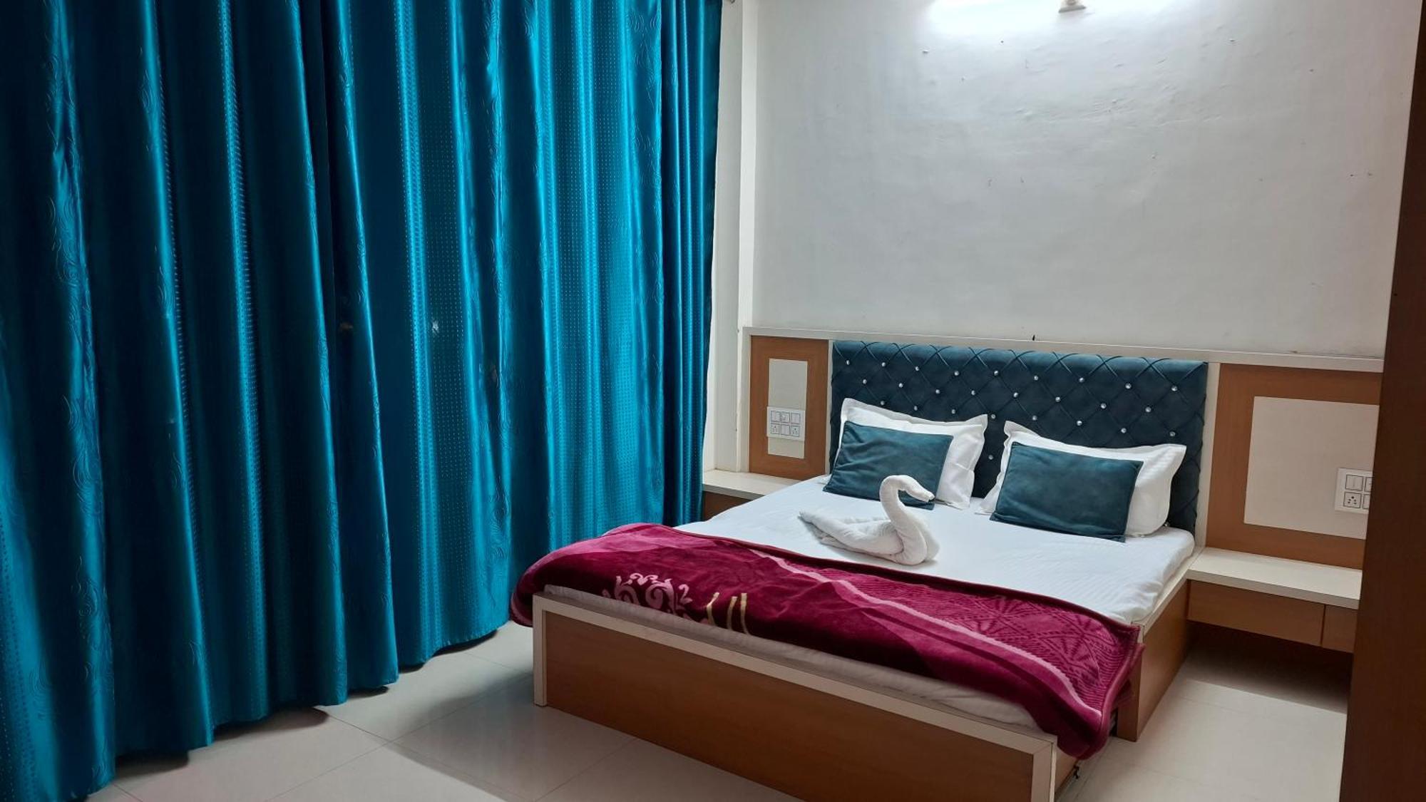 Antariksh Hotel Udaipur Bagian luar foto
