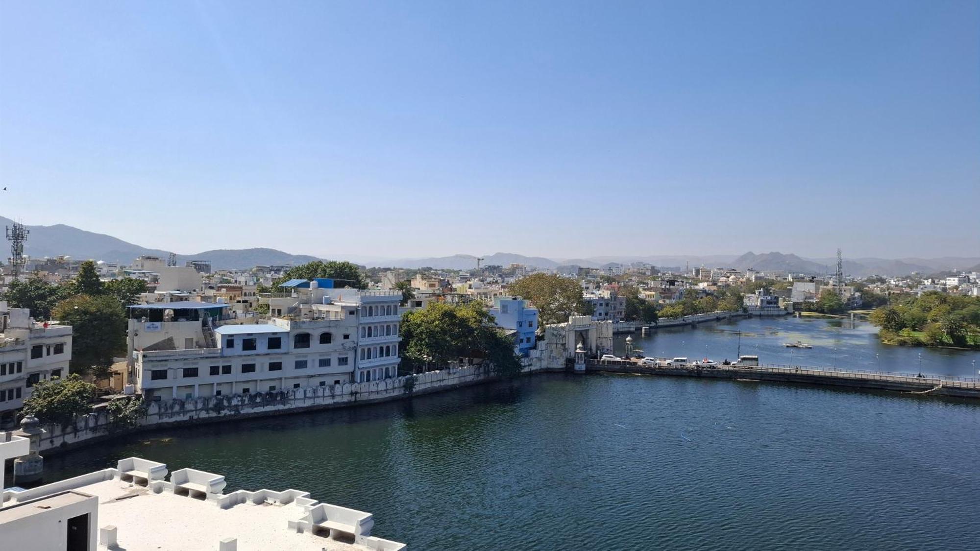 Antariksh Hotel Udaipur Bagian luar foto